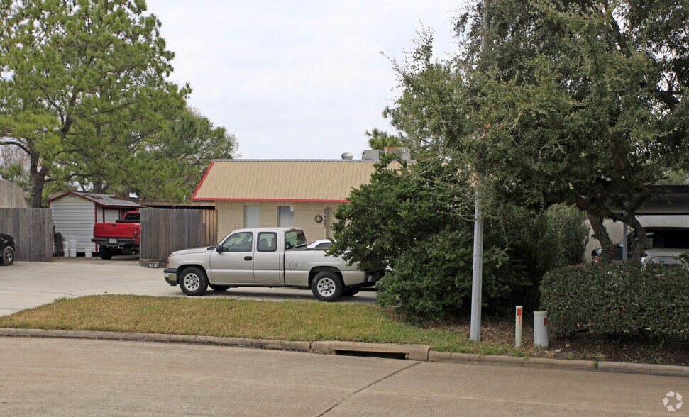 16818 Titan Dr, Houston, TX à vendre - Photo du bâtiment - Image 2 de 2