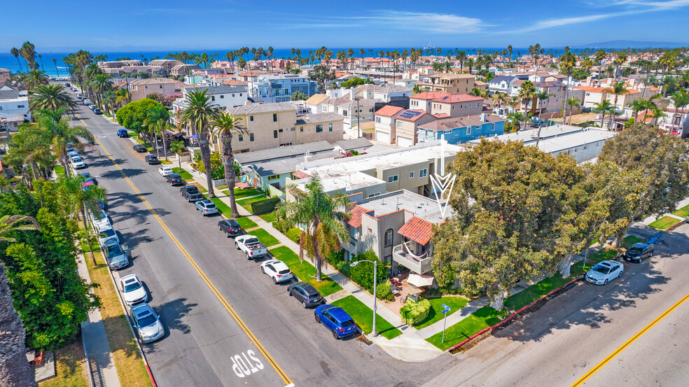 325 12th St, Huntington Beach, CA à vendre - Photo du bâtiment - Image 3 de 5