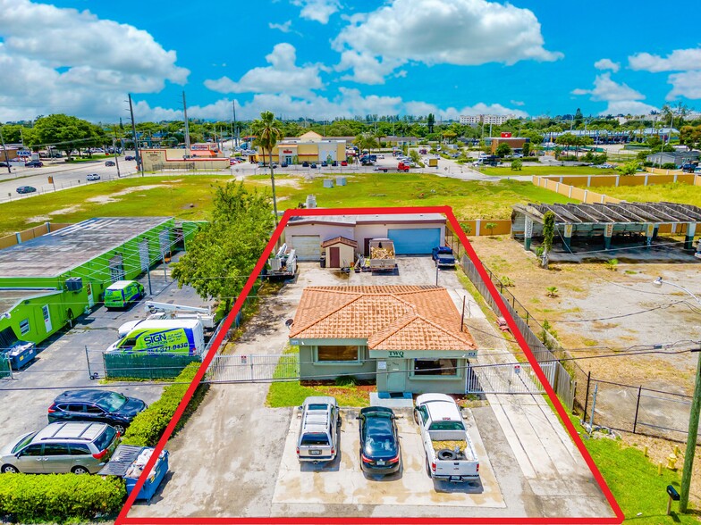 4609 SW 44th Ave, Dania Beach, FL for lease - Building Photo - Image 1 of 28