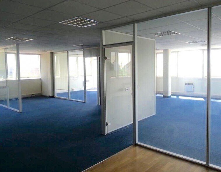 Office in Vélizy-Villacoublay for lease - Interior Photo - Image 2 of 5