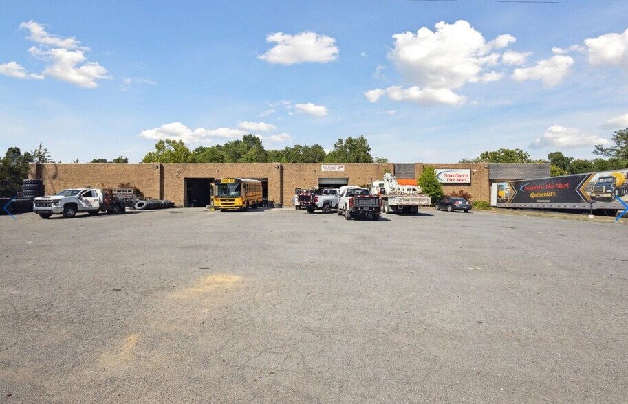 1551 S Wilcox Dr, Kingsport, TN for lease - Primary Photo - Image 1 of 4