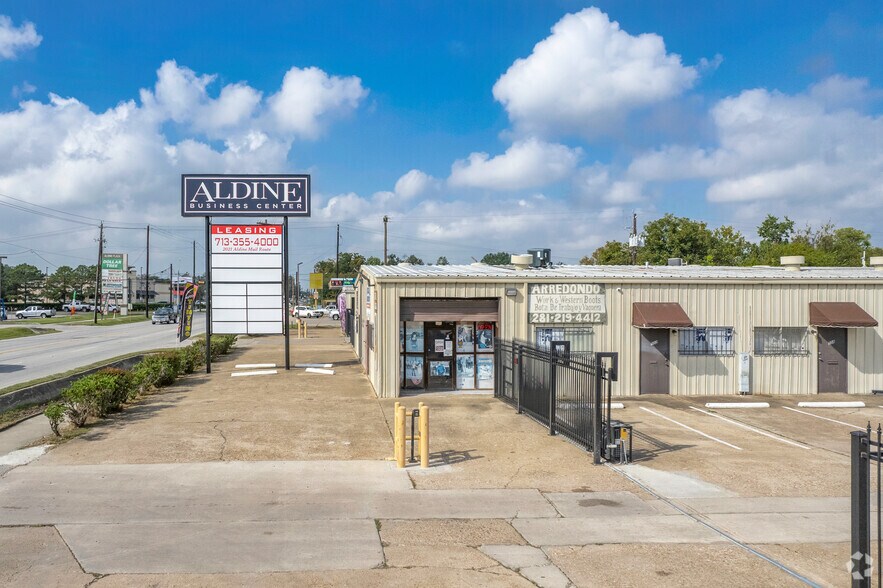 2021 Aldine Mail Route Rd, Houston, TX à louer - Photo du bâtiment - Image 1 de 19