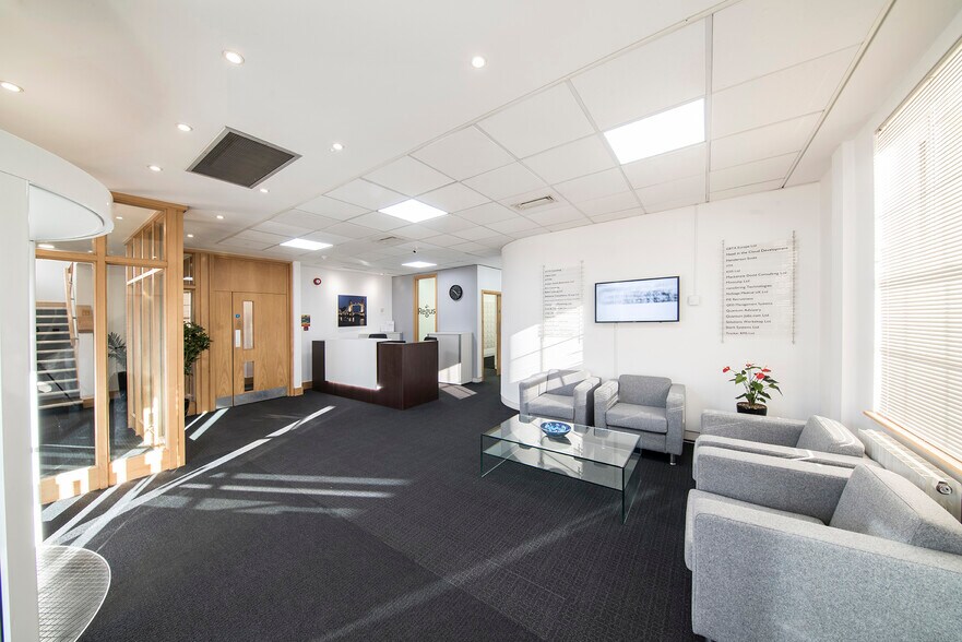 The Broadway, Amersham for lease - Interior Photo - Image 3 of 10