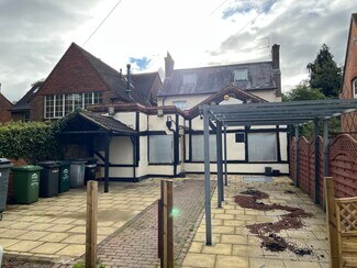 Plus de détails pour The Broadway, Staines - Commerce de détail à vendre