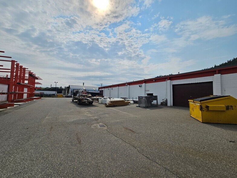 1305 Industrial Rd, West Kelowna, BC à louer - Photo du bâtiment - Image 3 de 11