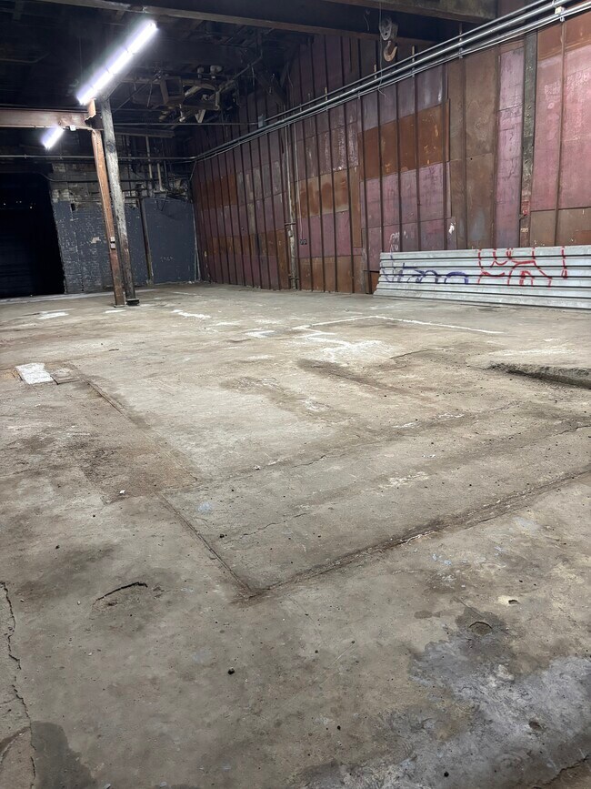 Plus de détails pour 220 Stewart Ave, Brooklyn, NY - Industriel à louer