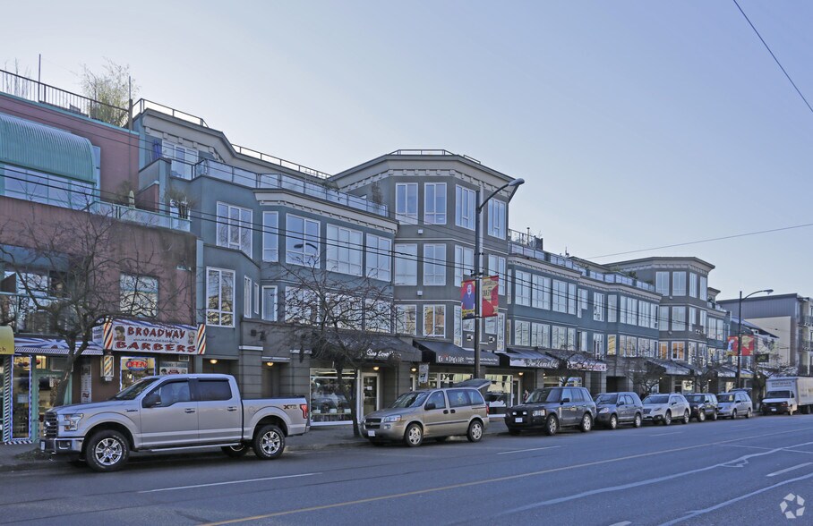 3424-3458 W Broadway, Vancouver, BC à vendre - Photo du bâtiment - Image 2 de 6