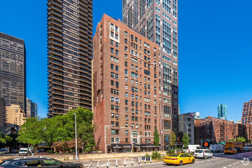 865 United Nations Plz, New York, NY for lease - Building Photo - Image 2 of 5