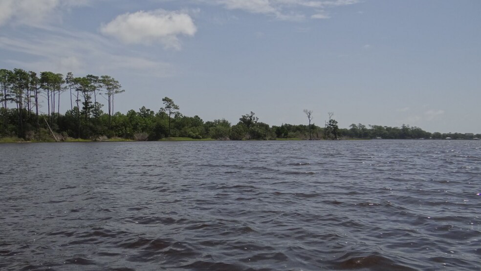 Isla Carolina, Swansboro, NC for sale - Building Photo - Image 2 of 10
