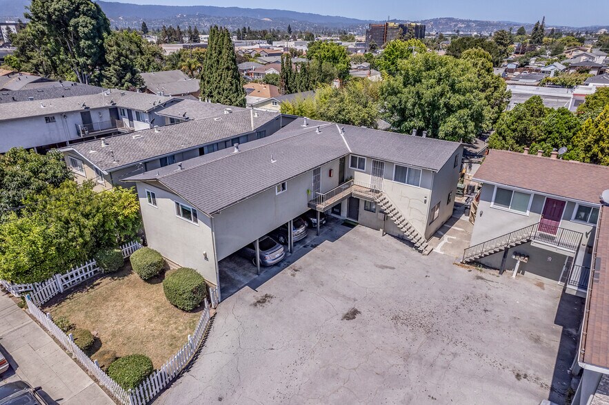 557 Hampshire Ave, Redwood City, CA à vendre - Photo du bâtiment - Image 1 de 13