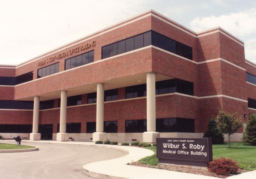 141 W 22nd St, Anderson, IN à louer - Photo du bâtiment - Image 2 de 13