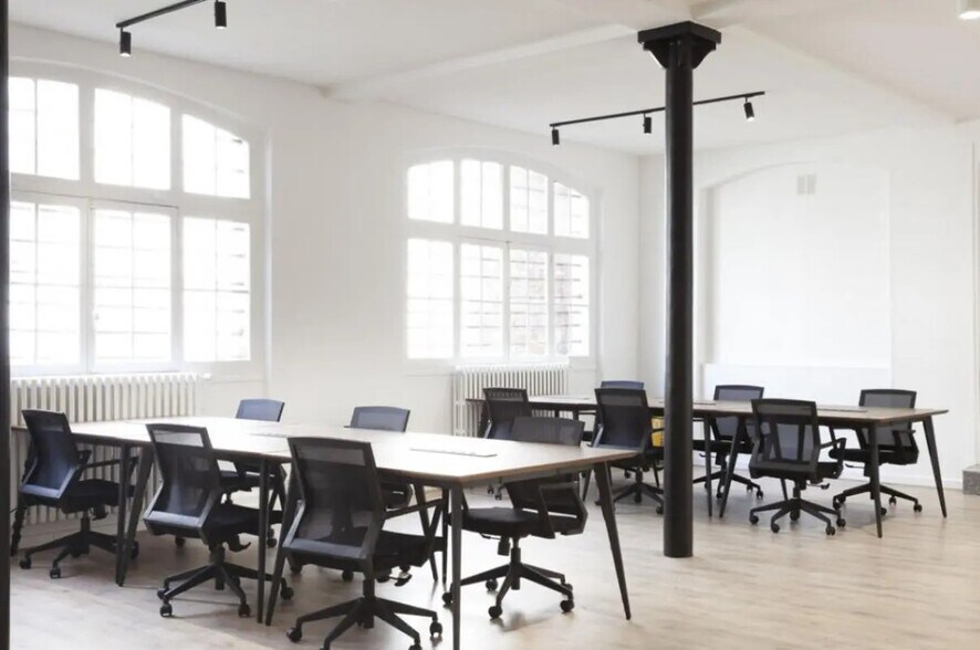 40 Rue Louis Blanc, Paris for sale - Interior Photo - Image 2 of 12