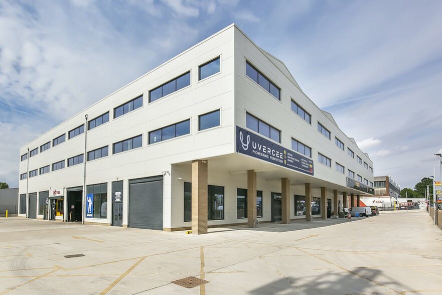 40-46 Fowler Rd, Ilford à louer - Photo du bâtiment - Image 3 de 4