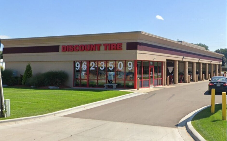 204 E Columbia Ave, Battle Creek, MI for sale - Building Photo - Image 1 of 3