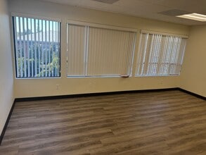 8755 SW Citizens Dr, Wilsonville, OR à louer Photo intérieure- Image 2 de 5