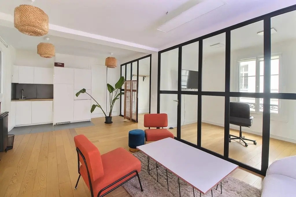 132 Rue Du Faubourg Saint-Denis, Paris for lease Interior Photo- Image 1 of 8