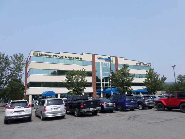 670 S River St, Wilkes-Barre, PA à louer - Photo du bâtiment - Image 2 de 9
