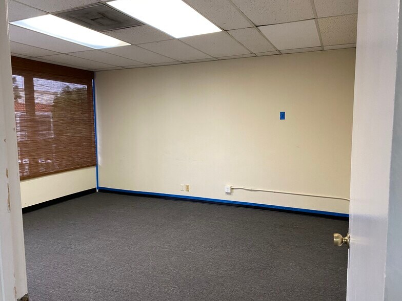 1625 E 17th St, Santa Ana, CA à louer - Hall d’entrée - Image 3 de 18