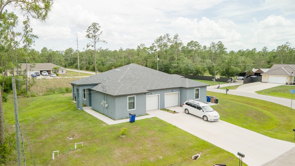Lehigh Acres Duplex Portfolio portfolio of 5 properties for sale on LoopNet.ca - Building Photo - Image 3 of 5
