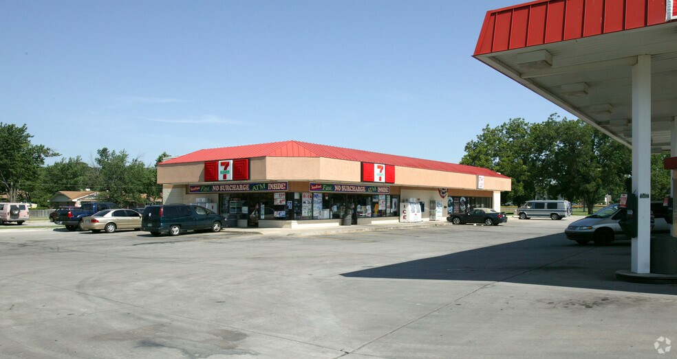 3701-3705 N Rockwell Ave, Bethany, OK for lease - Building Photo - Image 2 of 5