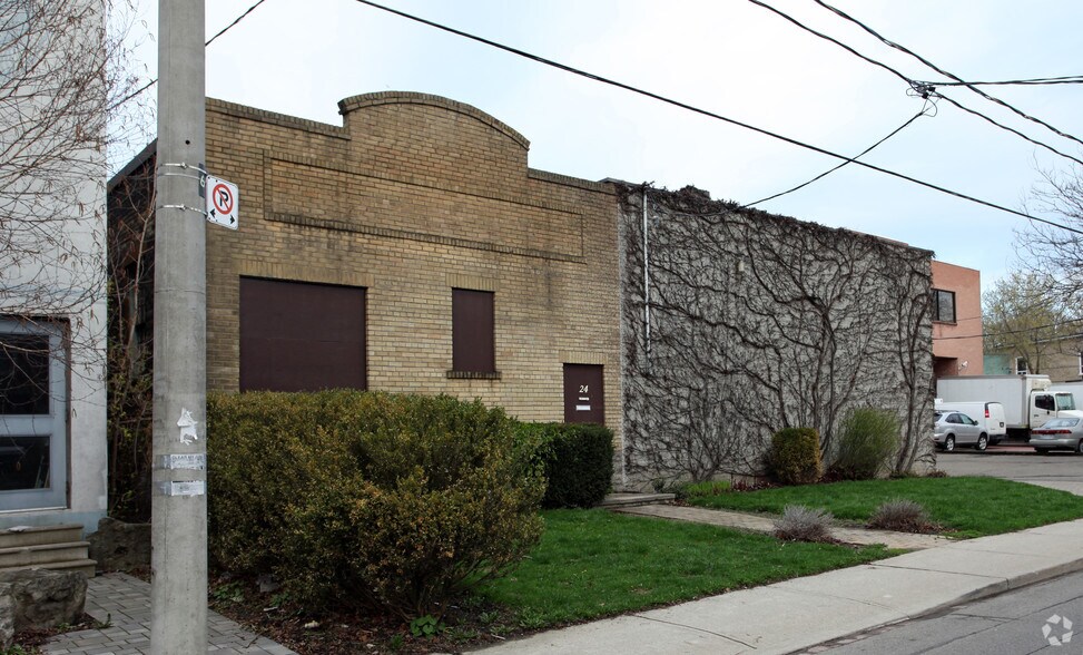 24 Mcgee St, Toronto, ON à louer - Photo du bâtiment - Image 2 de 2