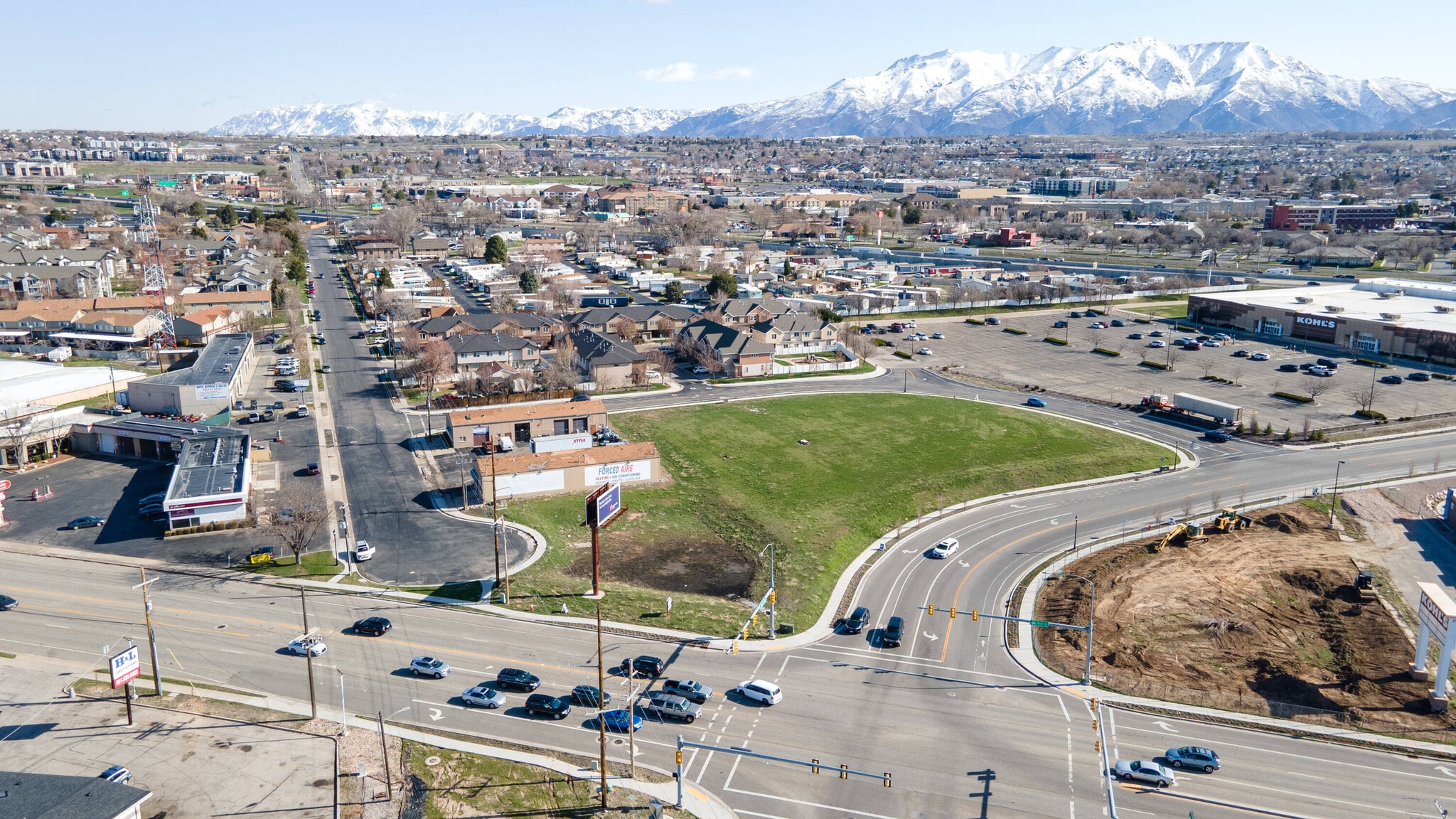 1366 Main St, Layton, UT à vendre Photo du bâtiment- Image 1 de 12