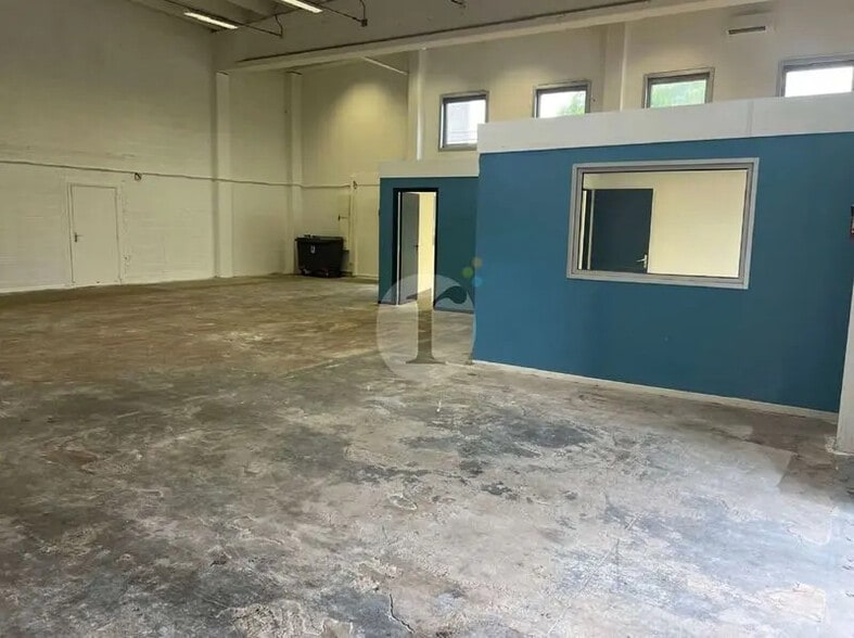 Office in Lesquin for lease - Interior Photo - Image 2 of 5