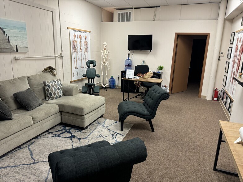 304 E Jackson St, Willard, MO à louer - Photo du bâtiment - Image 3 de 15