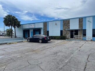 Plus de détails pour 3201 44th Ave N, Saint Petersburg, FL - Industriel à vendre