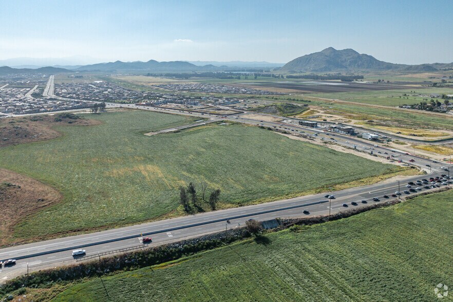 SWC Domenigoni Pky. & Winchester Rd, Winchester, CA à louer - Photo du bâtiment - Image 3 de 7