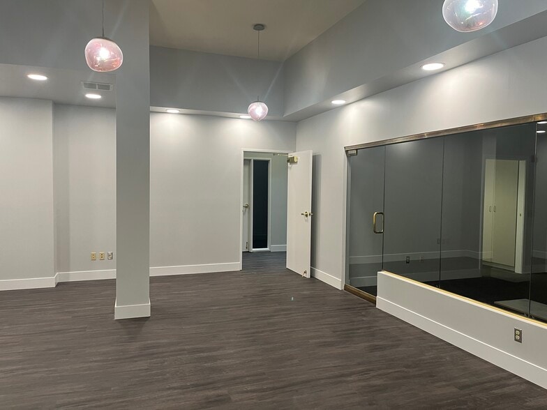 116 W Lime Ave, Monrovia, CA for lease - Interior Photo - Image 2 of 10