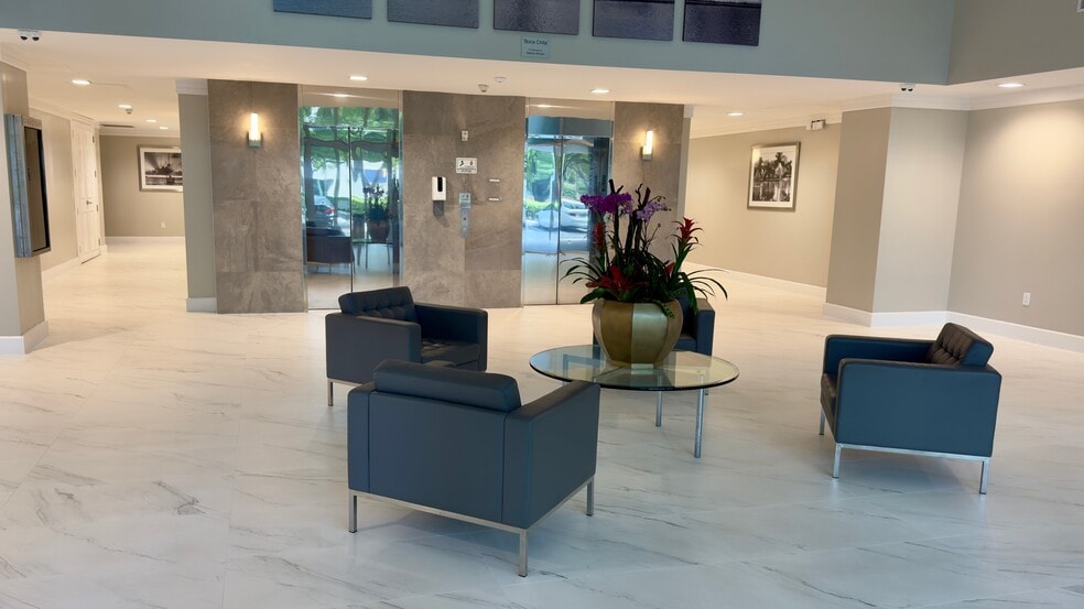 5835 Waterford District Dr, Miami, FL for lease - Building Photo - Image 3 of 8