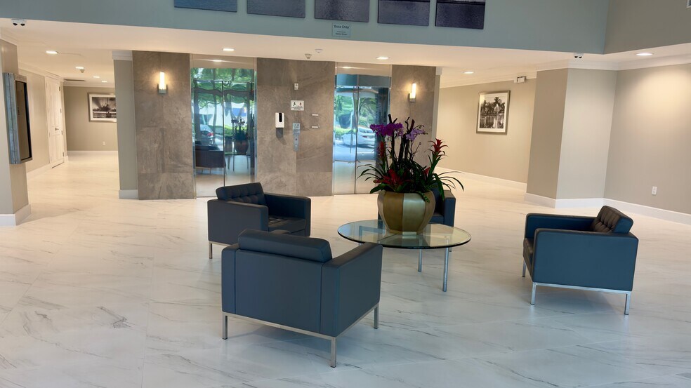 5835 Waterford District Dr, Miami, FL à louer - Photo du bâtiment - Image 3 de 8