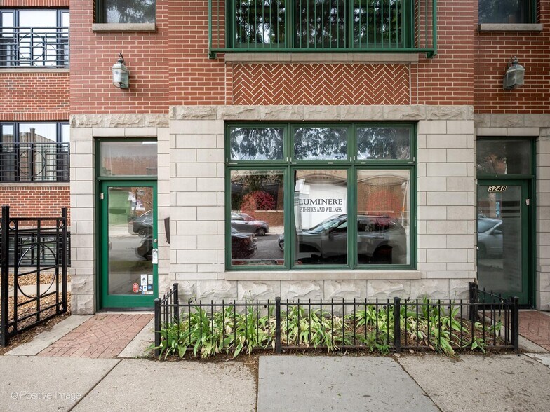 3248 N Sheffield Ave, Chicago, IL à vendre - Photo du bâtiment - Image 3 de 22