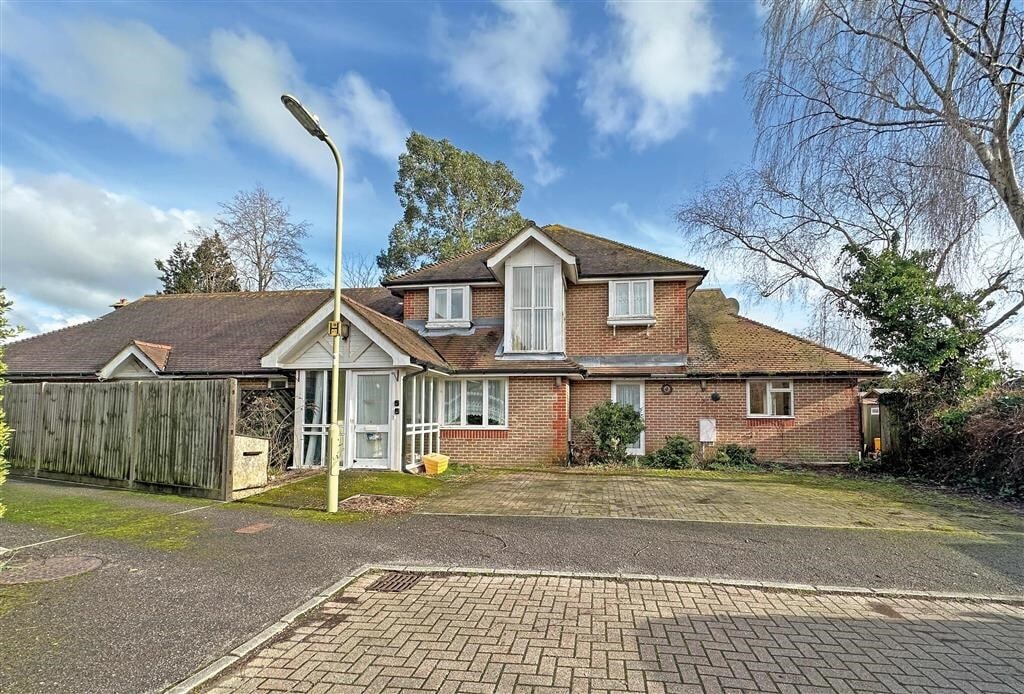 11 Kilford Ct, Botley for sale Primary Photo- Image 1 of 2