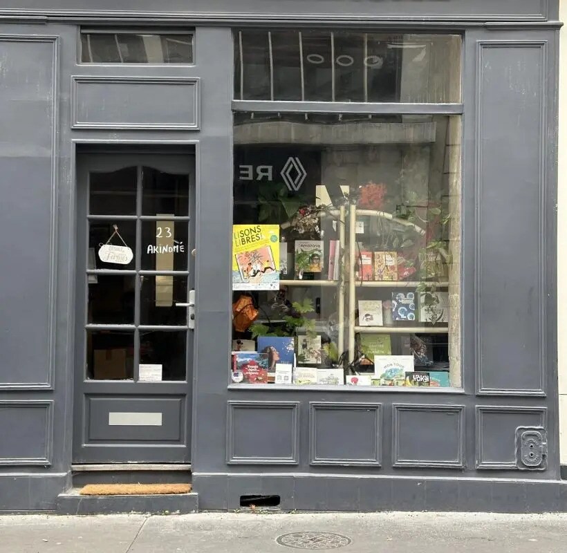 Retail in Paris for lease Building Photo- Image 1 of 4