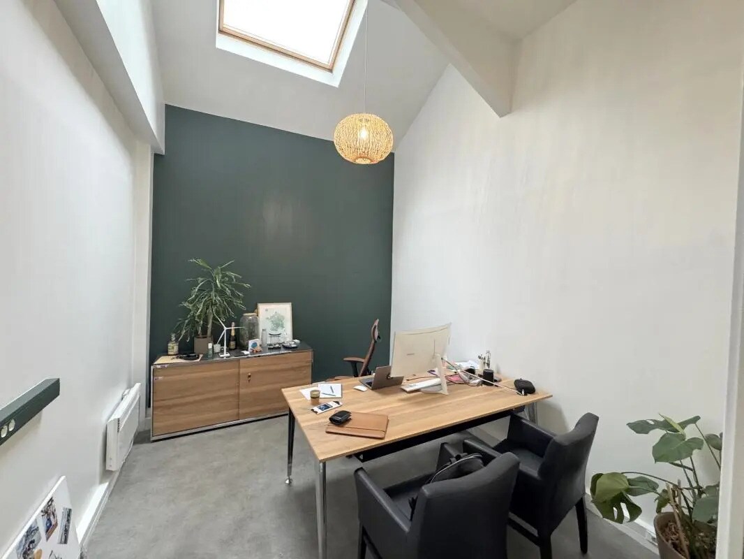 Office in Versailles for lease Interior Photo- Image 1 of 13