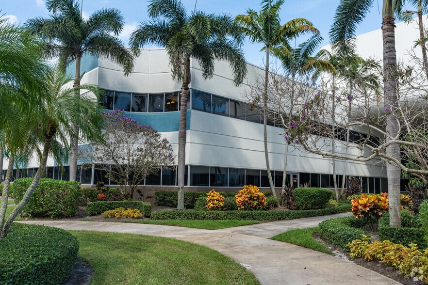 901 Yamato Rd, Boca Raton, FL for lease - Building Photo - Image 2 of 27