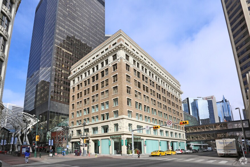 304 8th Ave SW, Calgary, AB à louer - Photo du bâtiment - Image 2 de 7