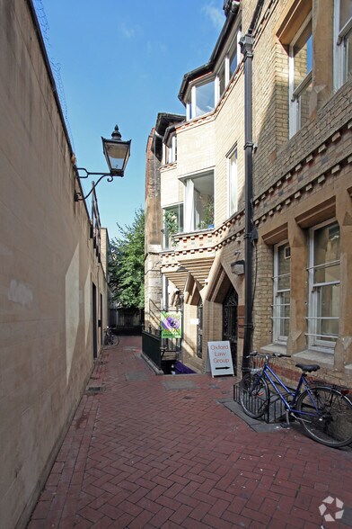 Frewin Ct, Oxford for sale - Primary Photo - Image 1 of 1