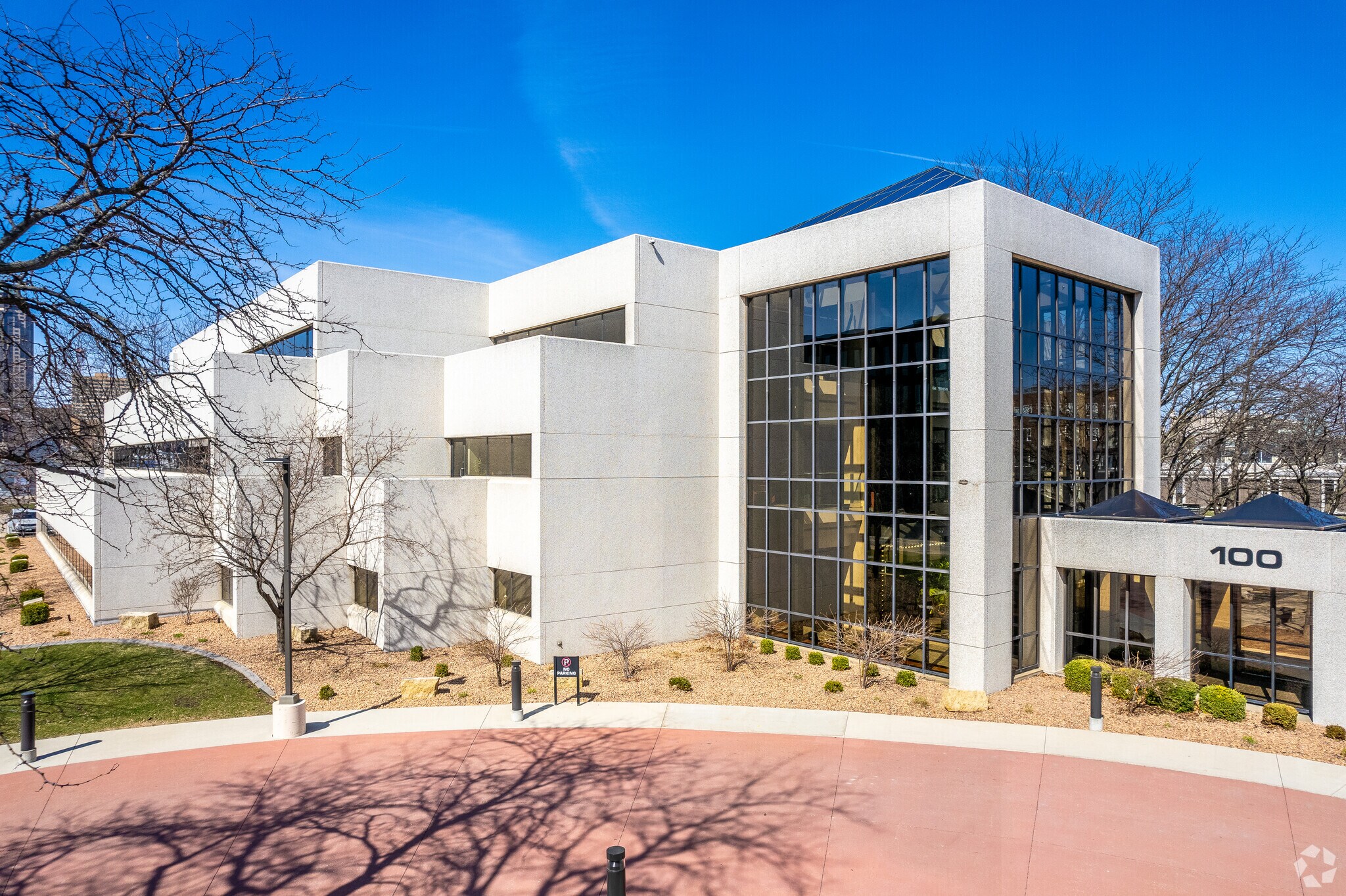 100 E Grand Ave, Des Moines, IA for lease Primary Photo- Image 1 of 7