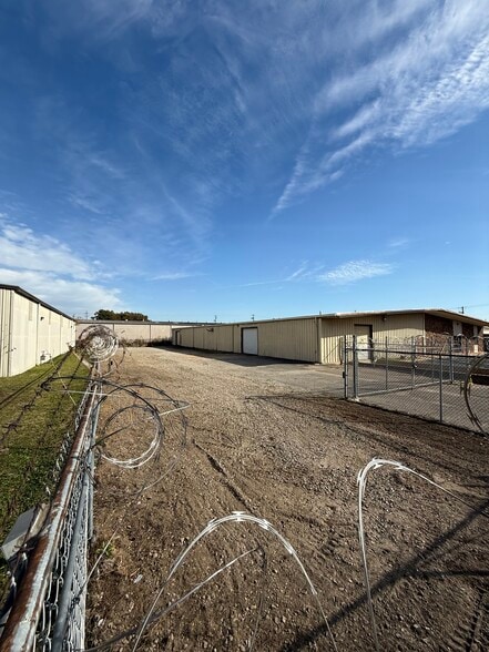 4068 Hatcher Cir, Memphis, TN for lease - Building Photo - Image 3 of 12