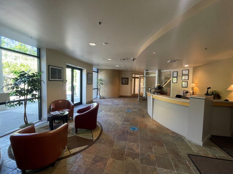 6640 185th Ave NE, Redmond, WA à louer - Photo intérieure - Image 3 de 11