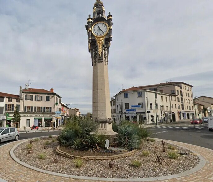 Retail in Tassin-la-Demi-Lune for sale - Building Photo - Image 1 of 4