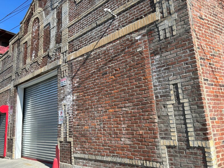 15 E Farm St, Waterbury, CT for sale - Primary Photo - Image 1 of 20