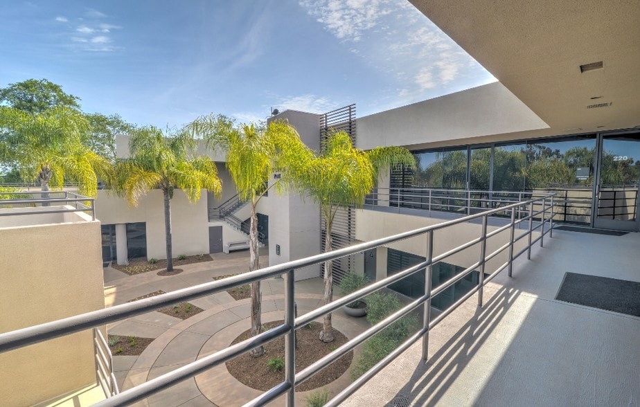 6310 Greenwich Dr, San Diego, CA for lease - Building Photo - Image 3 of 8