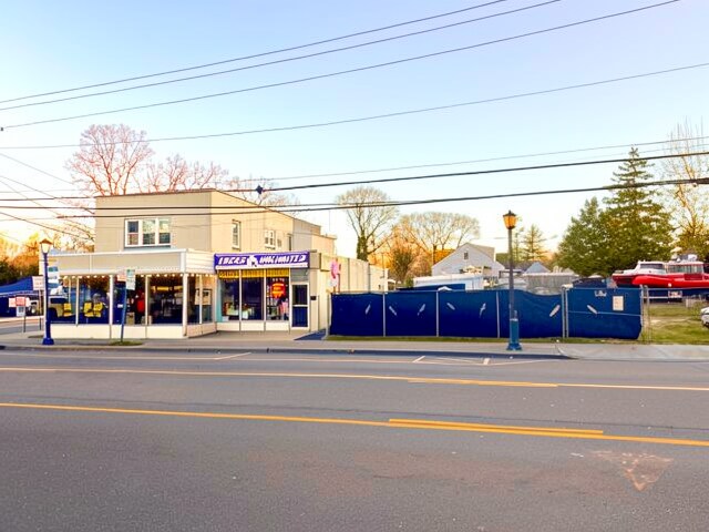 More details for 362-364 Larkfield Rd, East Northport, NY - Retail for Sale