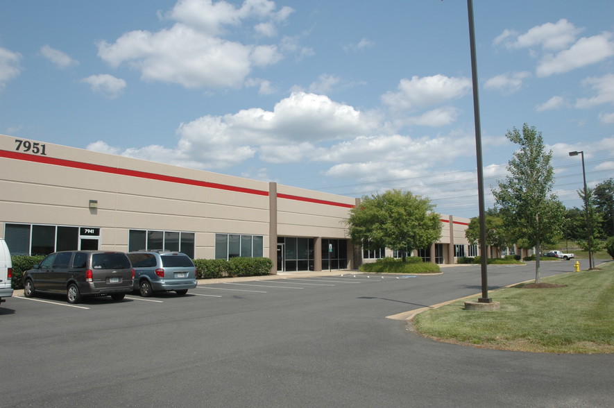 7951 Gainsford Ct, Bristow, VA for lease - Primary Photo - Image 1 of 8