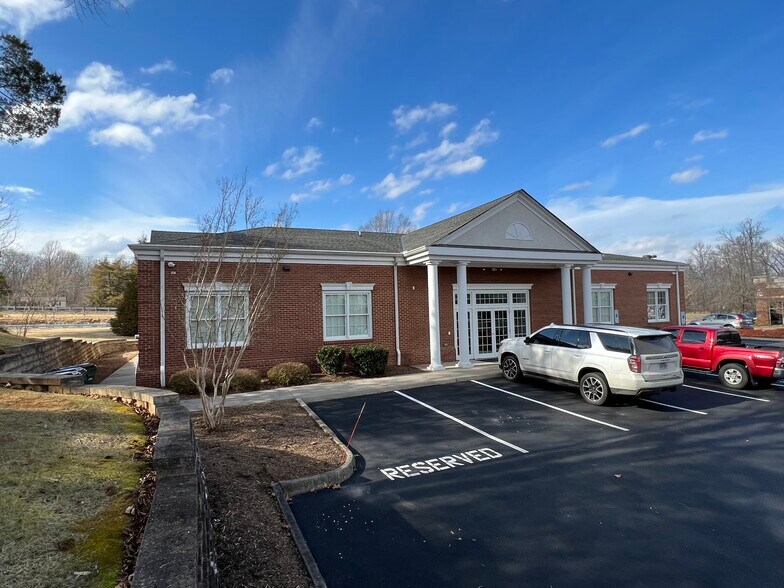 5924 Seminole Trl, Ruckersville, VA à louer - Photo du bâtiment - Image 2 de 9