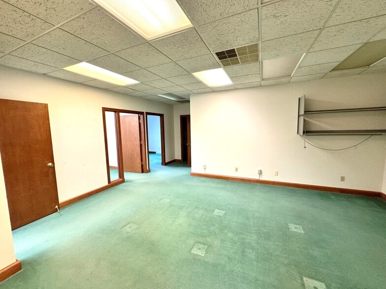 4610 Femrite Dr, Madison, WI for lease - Building Photo - Image 3 of 33